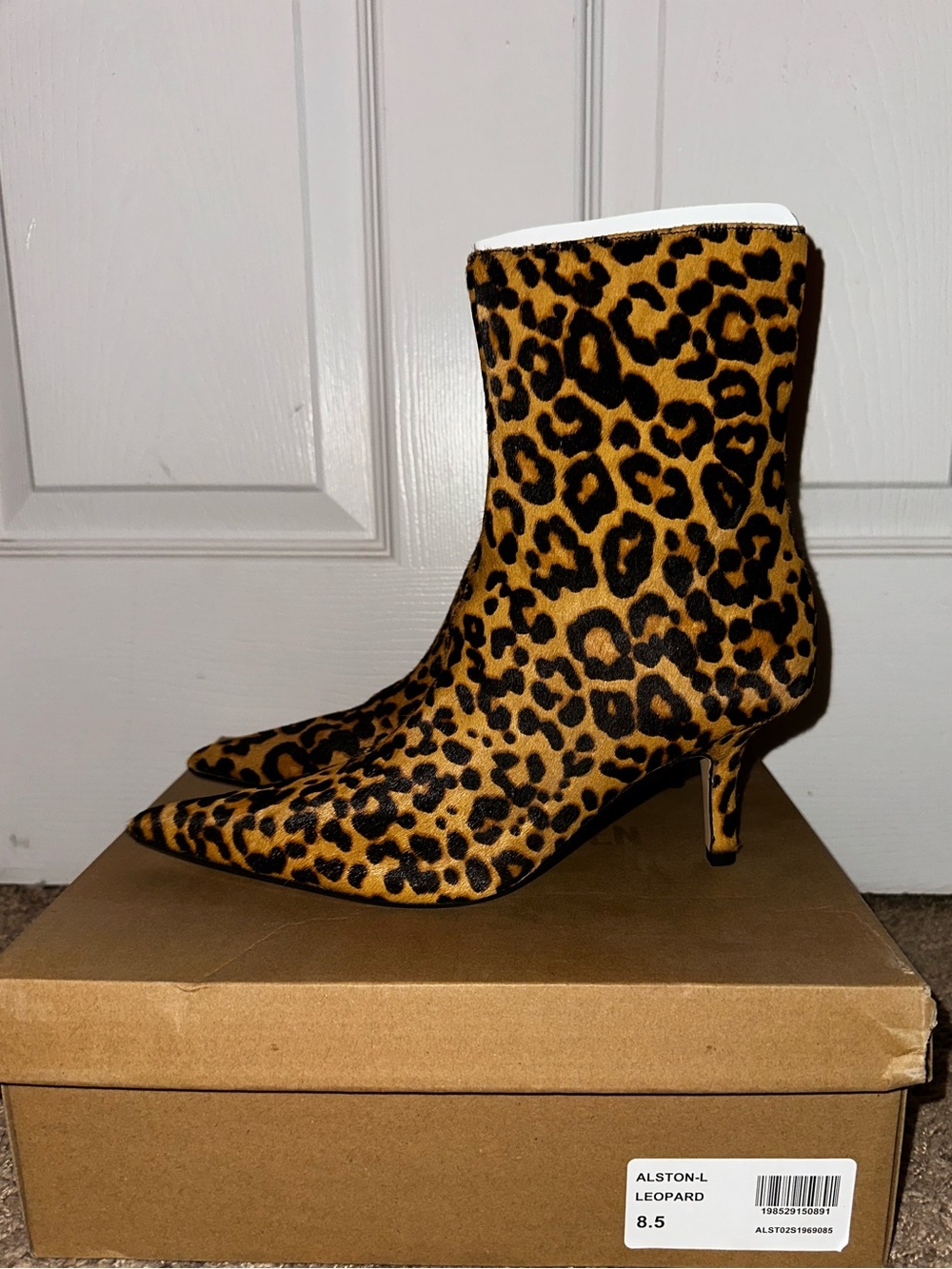 Steve Madden ‘Alston’ Bootie Leopard Ponyhair Fur Boots Low Heel 8.5 NIB - Picture 9 of 14